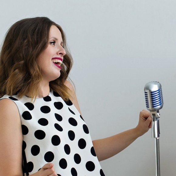 Meet your Posher, Kat - Picture 3 of 5